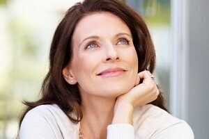 Come non invecchiare in menopausa? Migliore crema antirughe 50-60 anni e altri trucchi